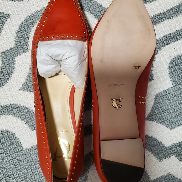 Vince Camuto Signature studded leather flats in pink coral color. Size 37 - Picture 2 of 6